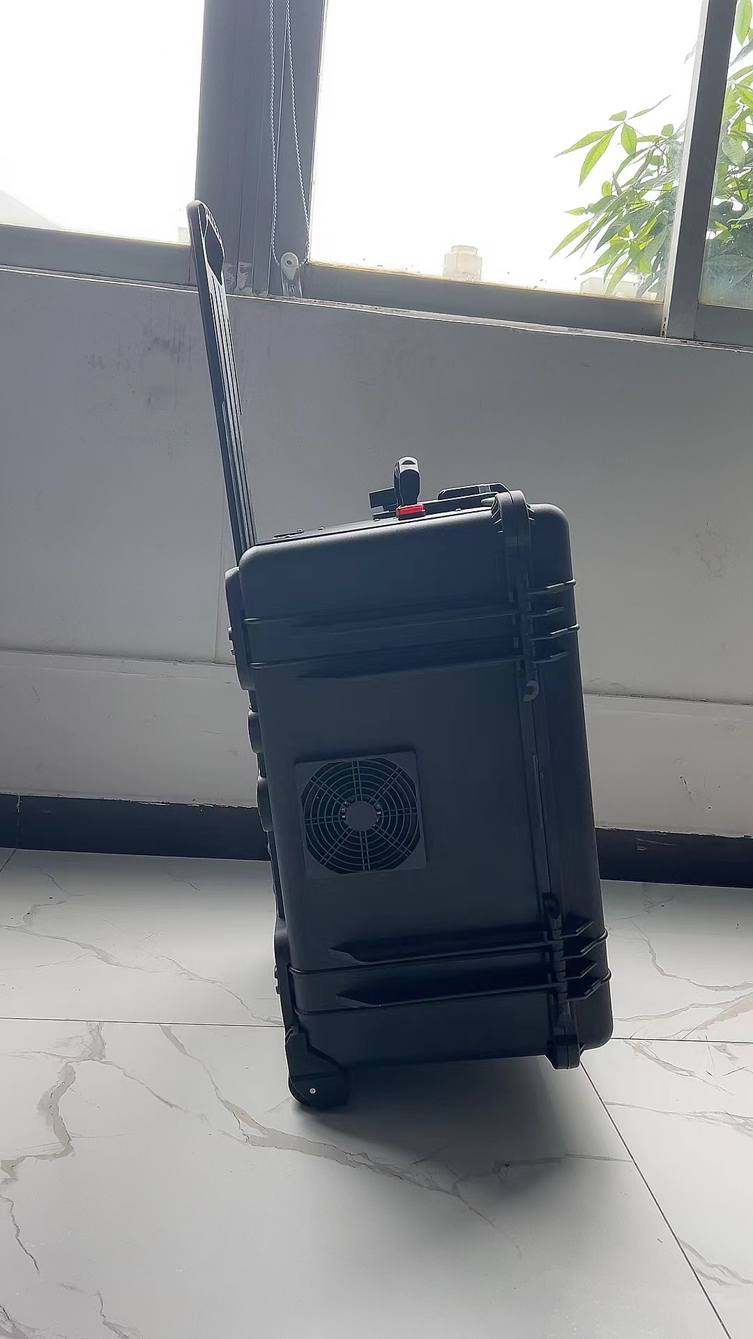 莲湖手拉箱型移动通信干扰器